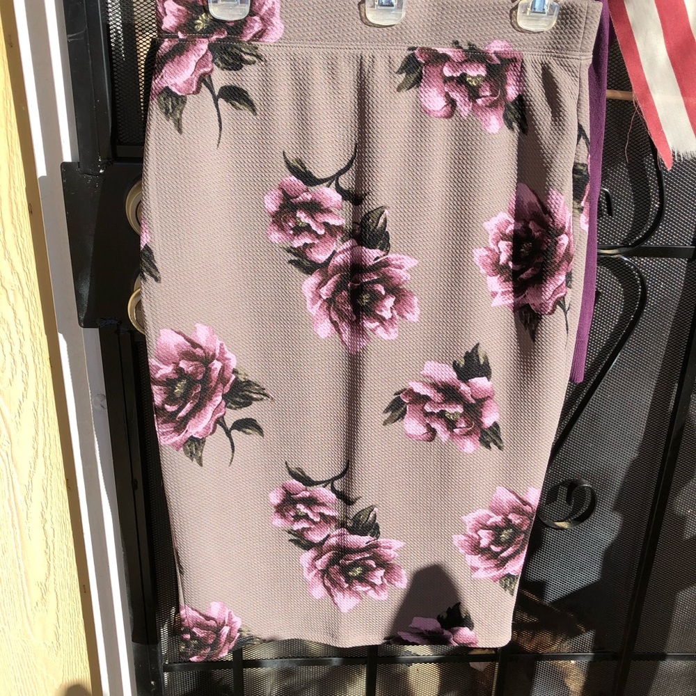 Pencil Skirt great colors-taupe w/lavender roses.